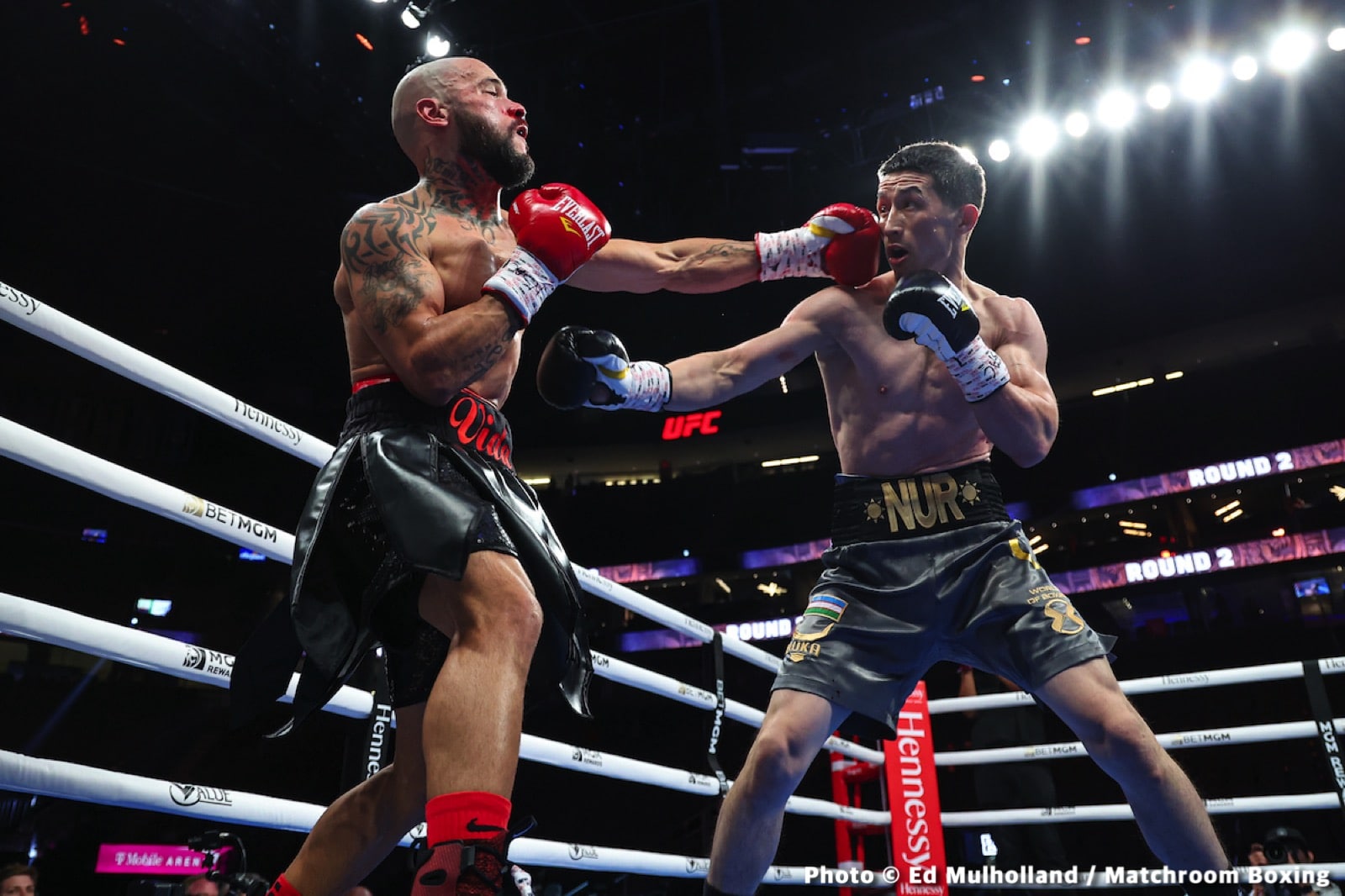 Canelo Alvarez vs. Dmitry Bivol - LIVE action results from Las Vegas