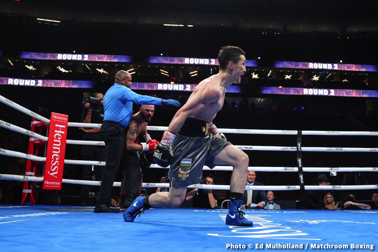 Canelo Alvarez vs. Dmitry Bivol - LIVE action results from Las Vegas