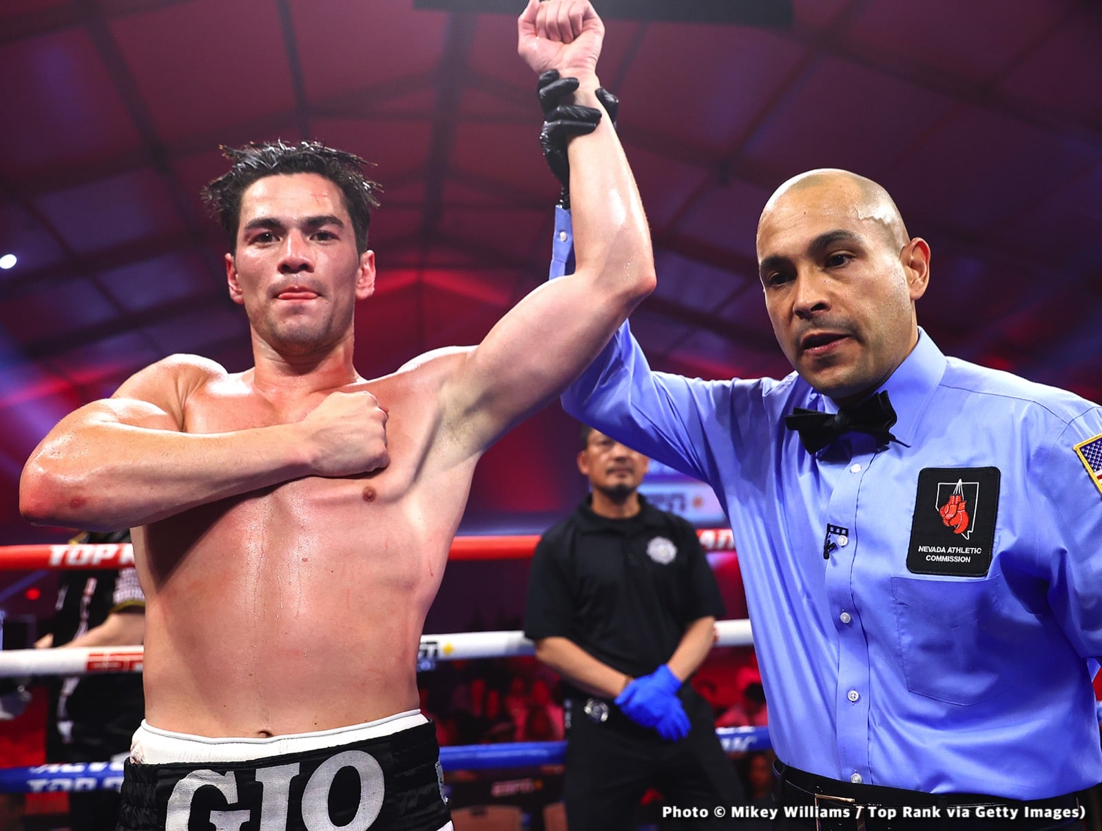 Janibek Alimkhanuly stops Danny Dignum by 2nd round KO - Boxing results