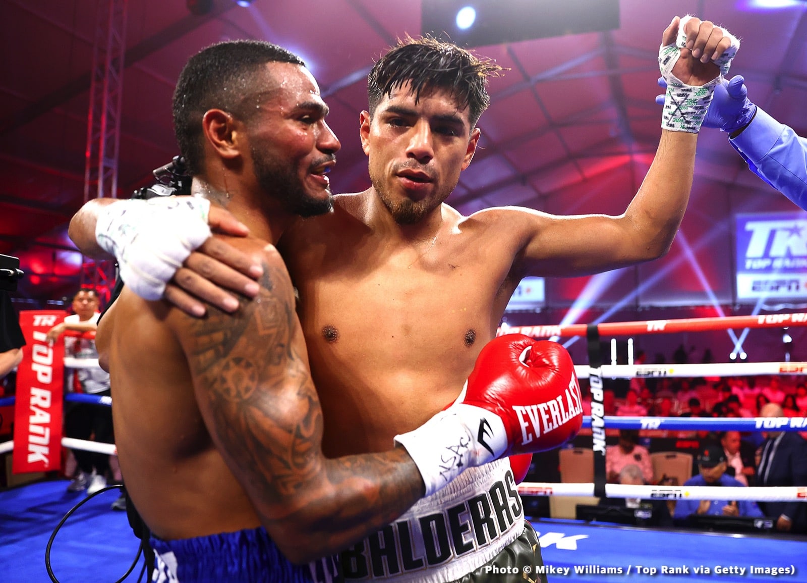 Janibek Alimkhanuly stops Danny Dignum by 2nd round KO - Boxing results