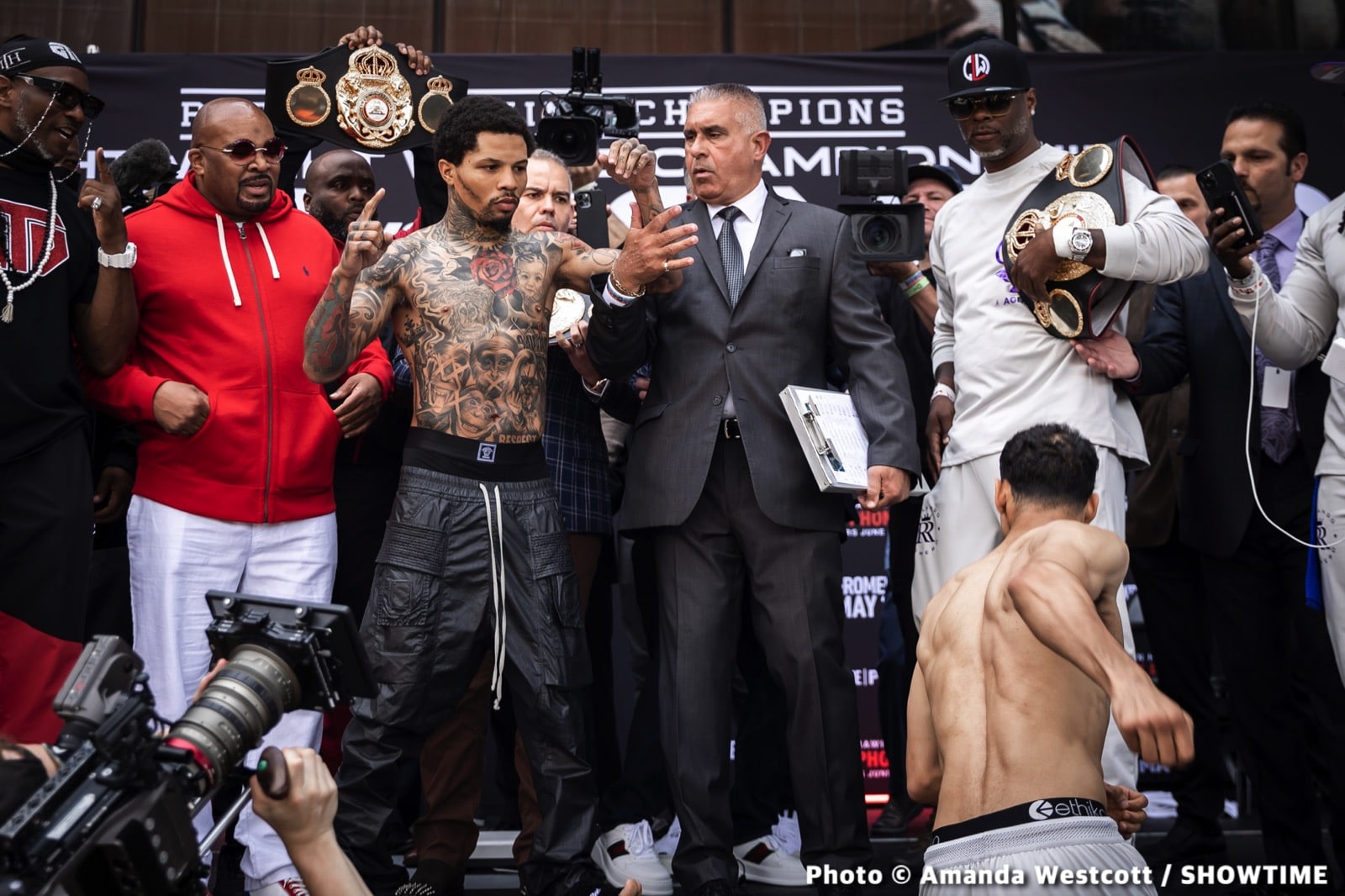 Boxing photo: Gervonta Davis, Rolando 'Rolly' Romero image WATCH LIVE: Davis vs. Romero @ 2am UK Time On FITE TV
