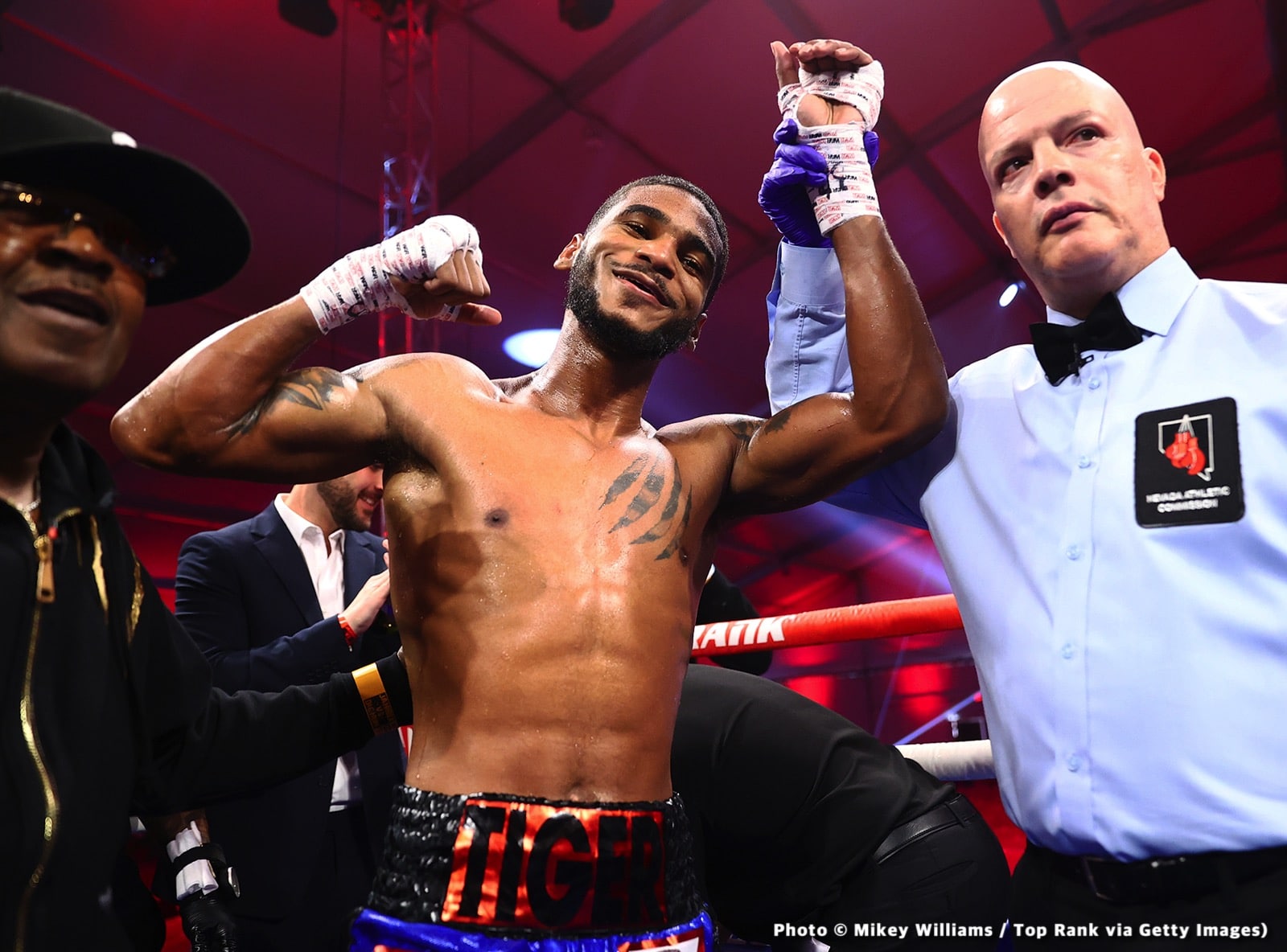 Janibek Alimkhanuly stops Danny Dignum by 2nd round KO - Boxing results
