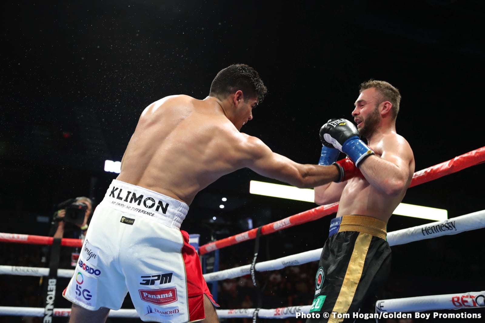 Photos: Zurdo Ramirez defeats Dominic Bösel