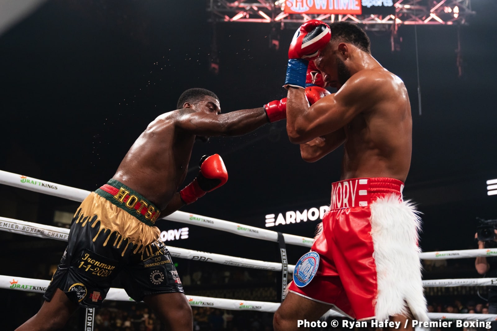 Photos: Stephen Fulton defeats Roman, Morrell stops Henderson