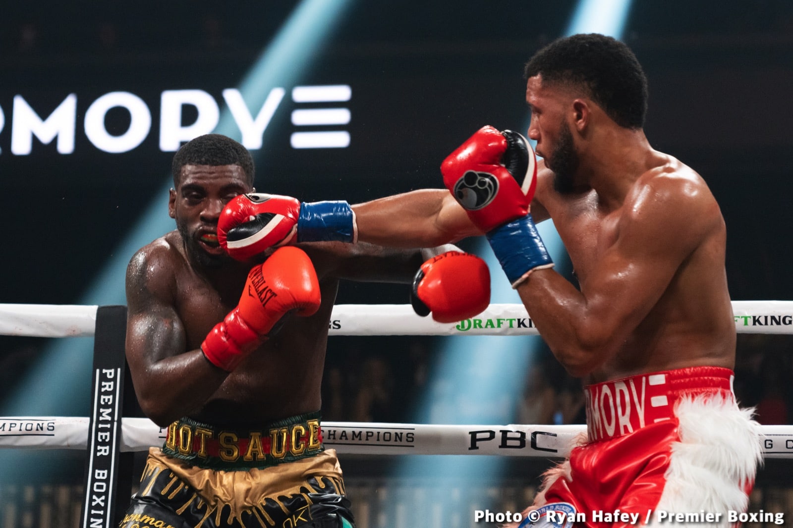 Photos: Stephen Fulton defeats Roman, Morrell stops Henderson