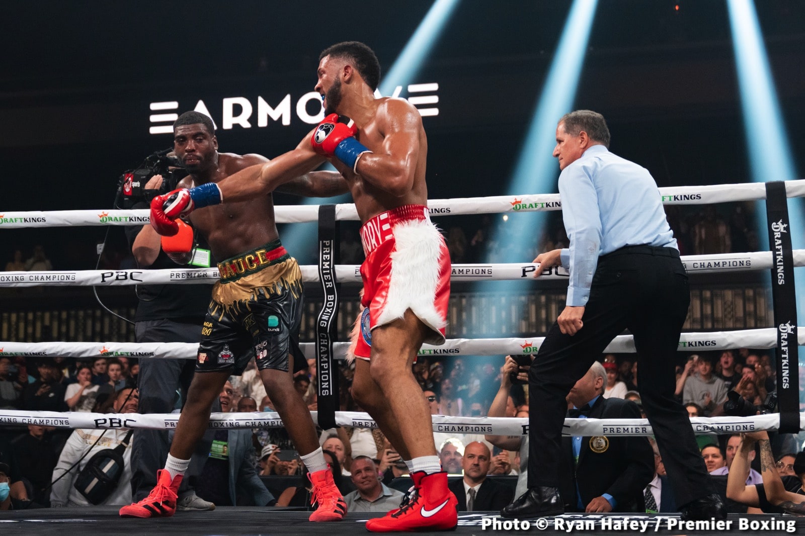 Photos: Stephen Fulton defeats Roman, Morrell stops Henderson