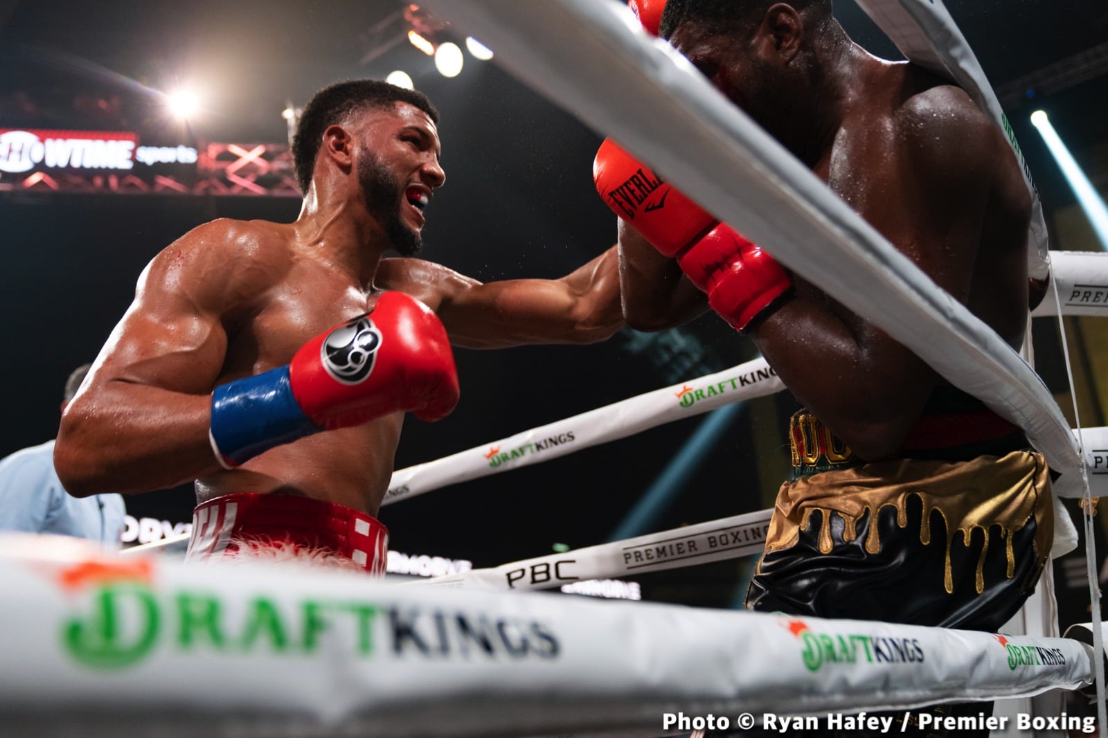 Photos: Stephen Fulton defeats Roman, Morrell stops Henderson