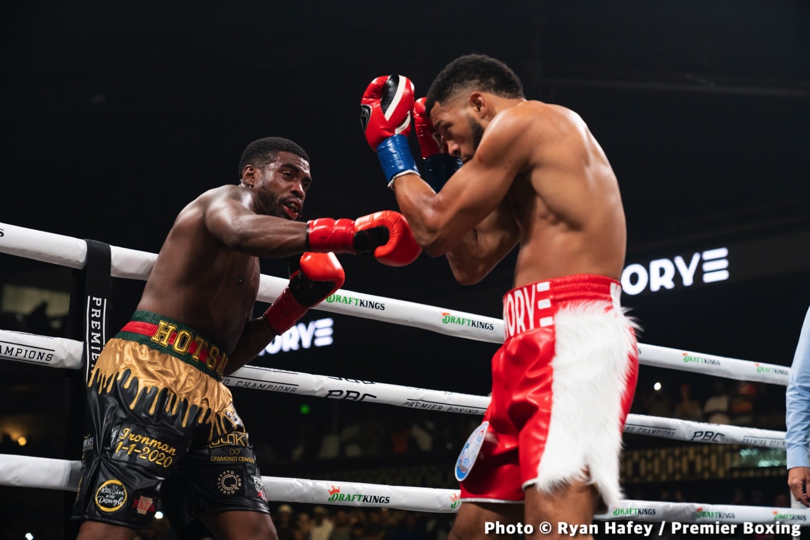Photos: Stephen Fulton defeats Roman, Morrell stops Henderson