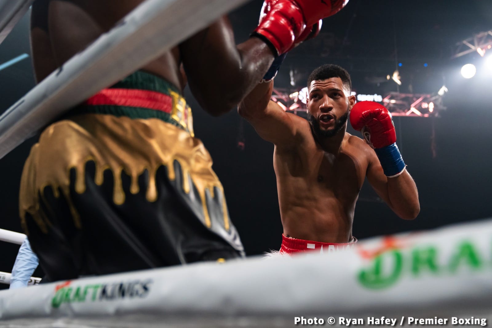 Photos: Stephen Fulton defeats Roman, Morrell stops Henderson