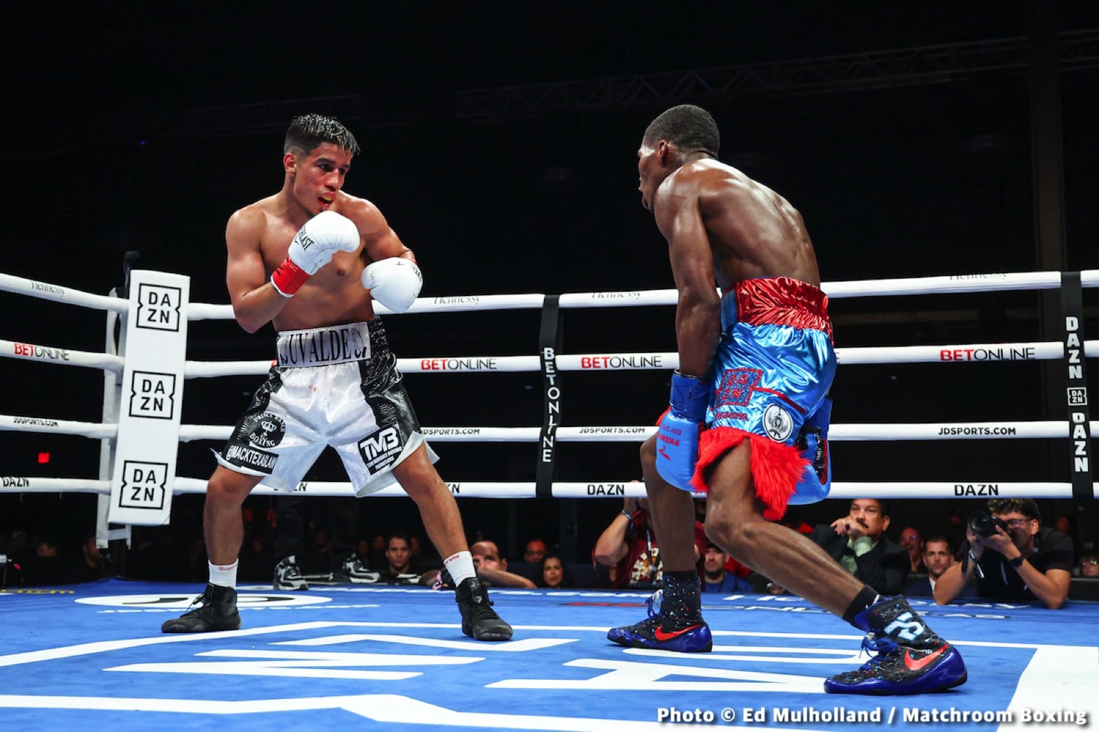 Boxing photo: Jesse Rodriguez, Murodjon Akhmadaliev, Ronny Rios, Srisaket Sor Rungvisai image Photos: Rodriguez beats Sor Rungvisai, Akhmadaliev stops Rios