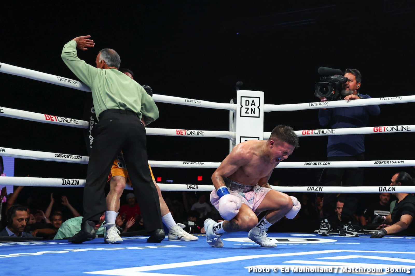 Photos: Rodriguez beats Sor Rungvisai, Akhmadaliev stops Rios
