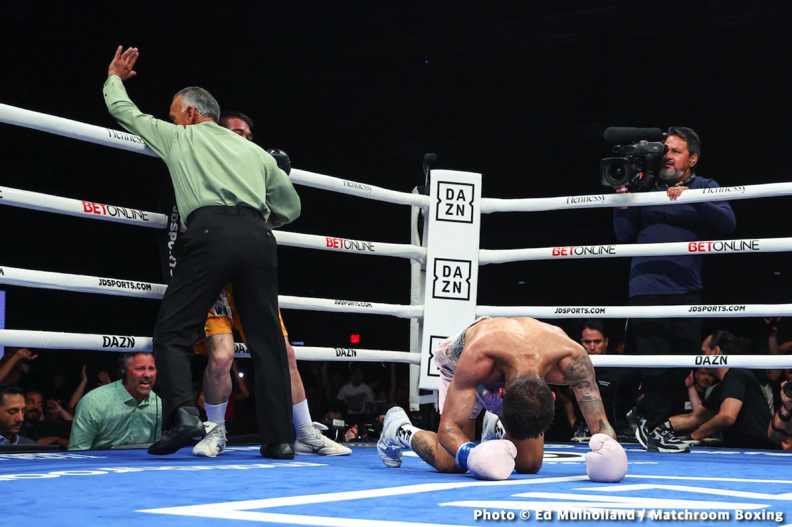 Photos: Rodriguez beats Sor Rungvisai, Akhmadaliev stops Rios
