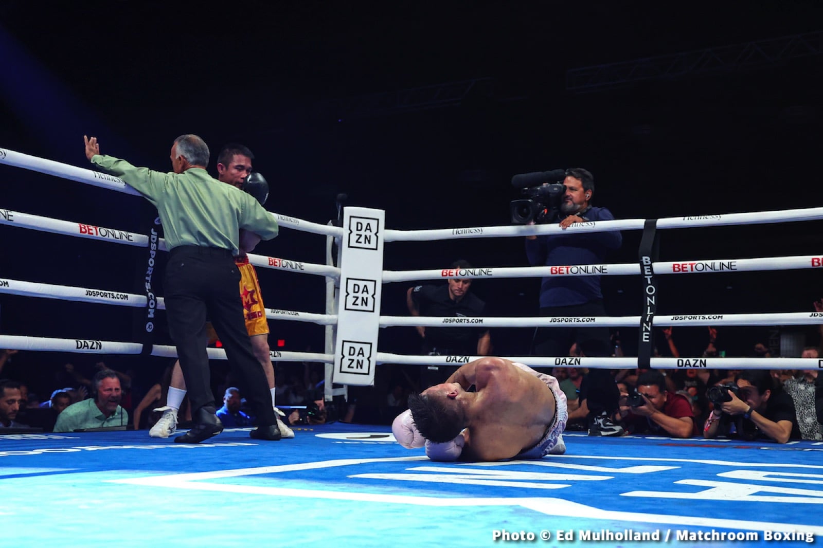 Photos: Rodriguez beats Sor Rungvisai, Akhmadaliev stops Rios
