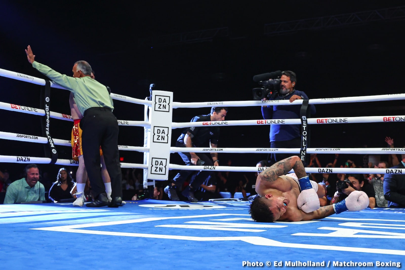 Photos: Rodriguez beats Sor Rungvisai, Akhmadaliev stops Rios