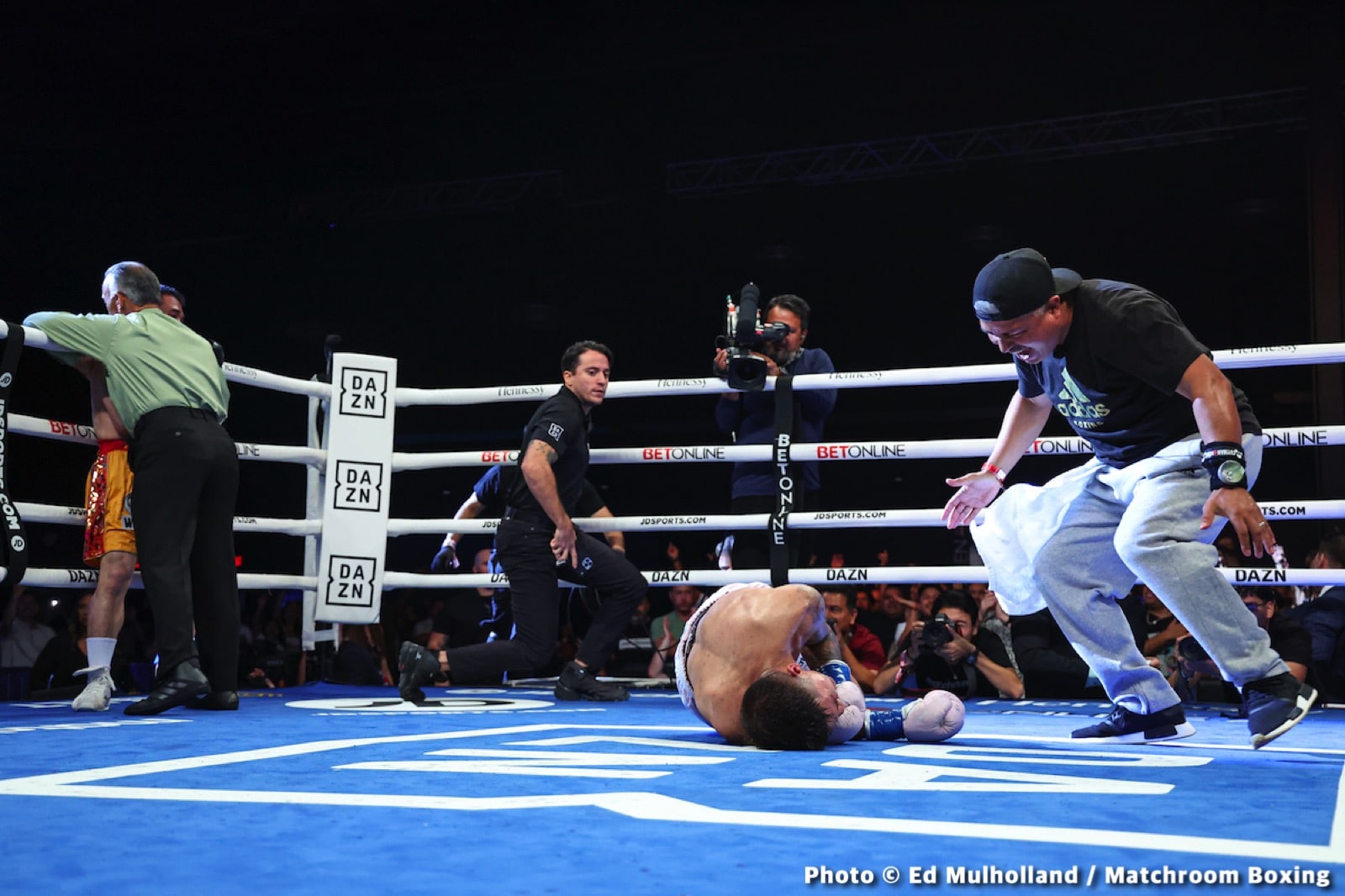 Photos: Rodriguez beats Sor Rungvisai, Akhmadaliev stops Rios