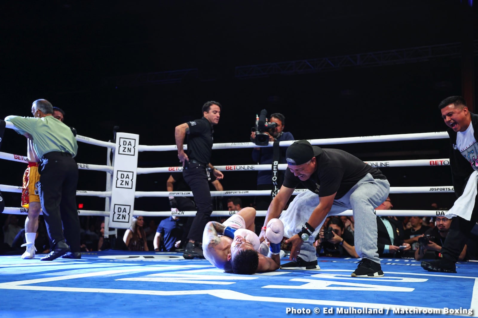 Photos: Rodriguez beats Sor Rungvisai, Akhmadaliev stops Rios