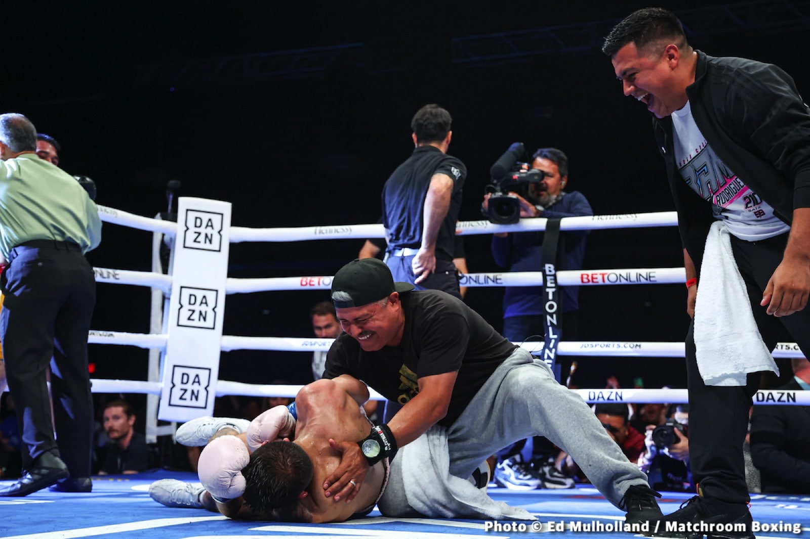 Photos: Rodriguez beats Sor Rungvisai, Akhmadaliev stops Rios