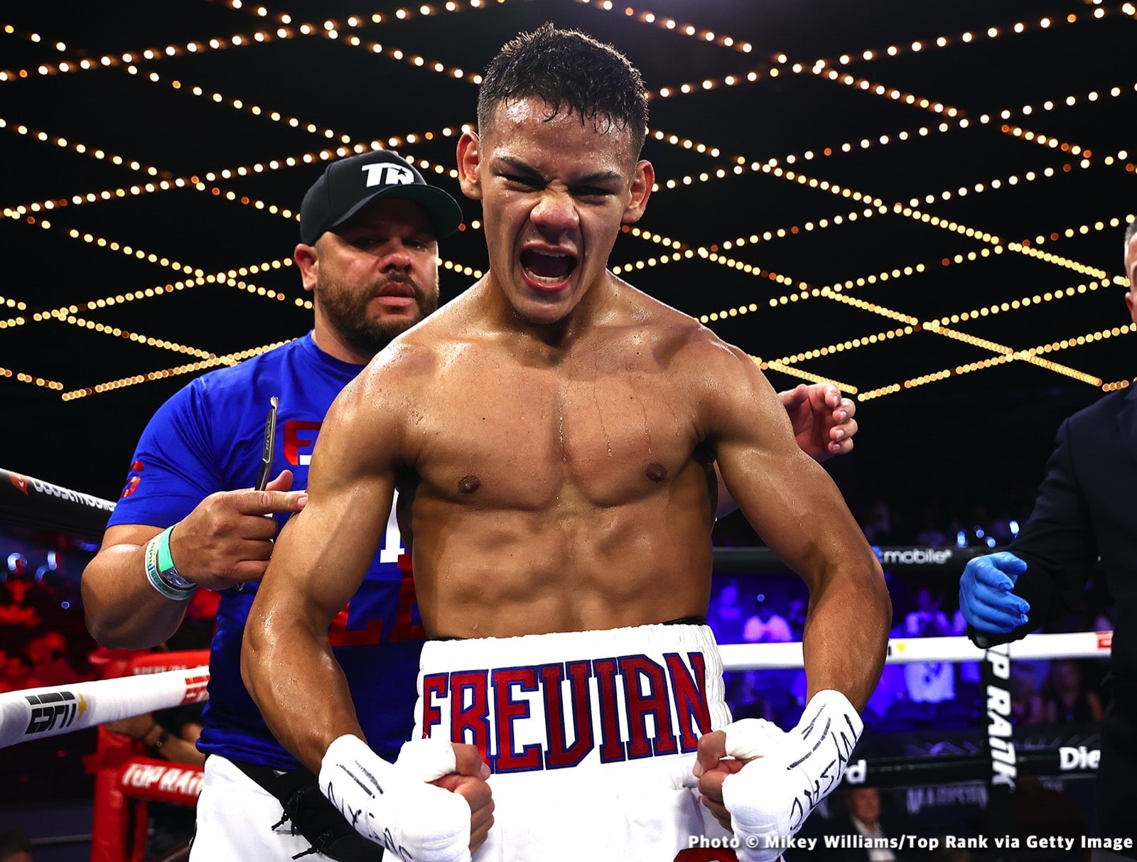 Photos: Edgar Berlanga Decisions Alexis Angulo