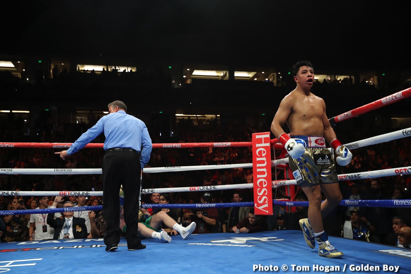 Photos: Jaime Munguia defeats Jimmy Kelly