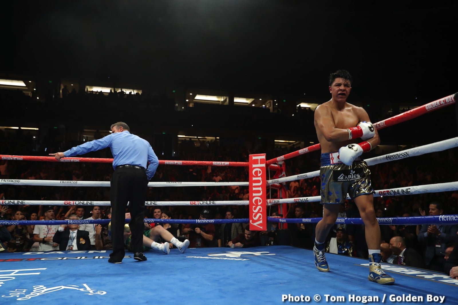 Photos: Jaime Munguia defeats Jimmy Kelly