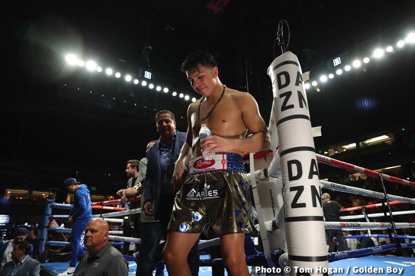 Photos: Jaime Munguia defeats Jimmy Kelly