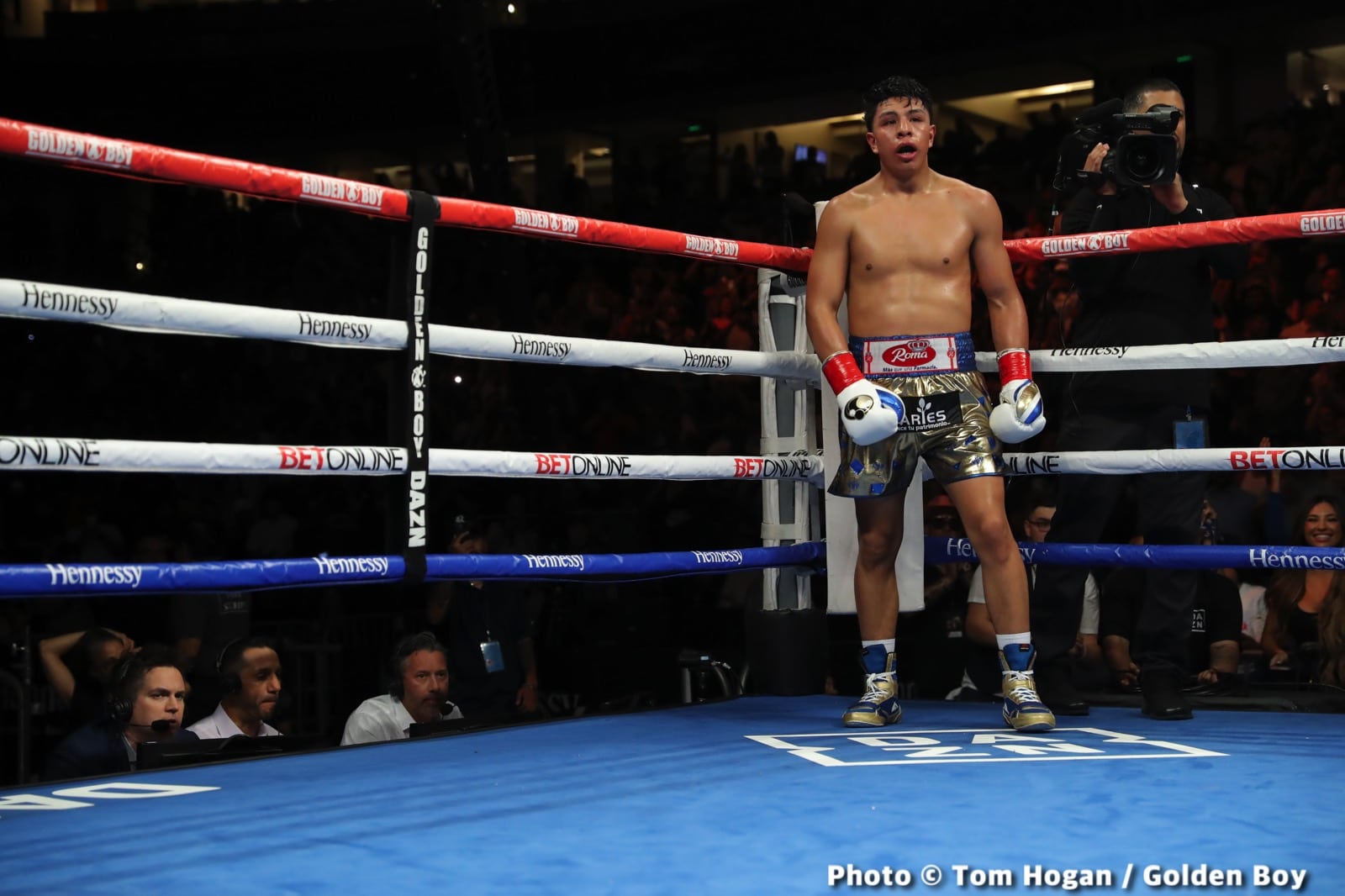 Photos: Jaime Munguia defeats Jimmy Kelly