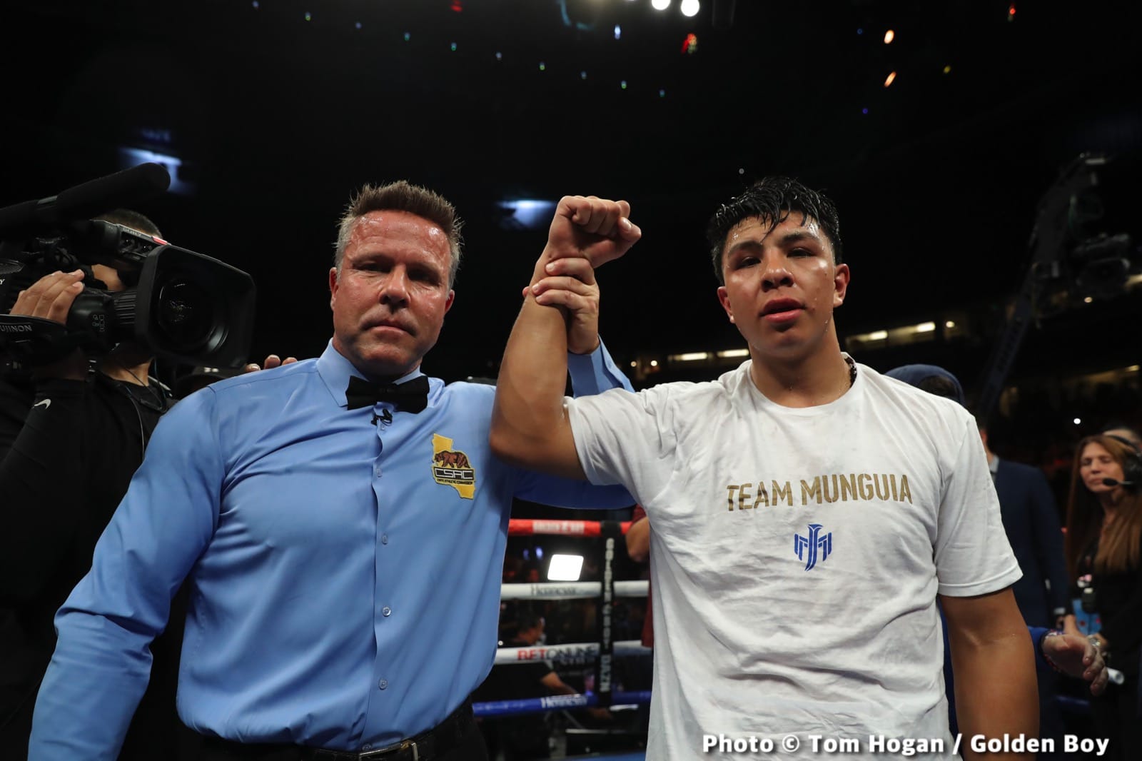 Photos: Jaime Munguia defeats Jimmy Kelly
