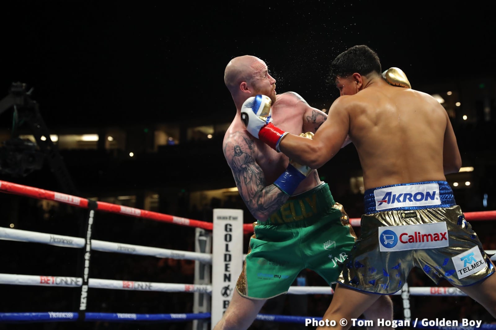 Photos: Jaime Munguia defeats Jimmy Kelly