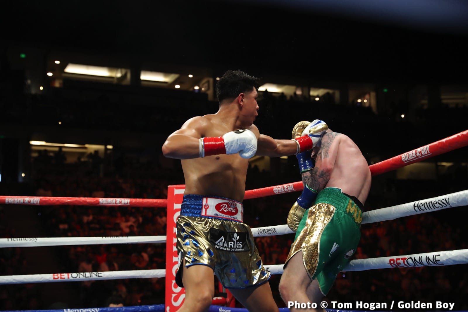 Photos: Jaime Munguia defeats Jimmy Kelly