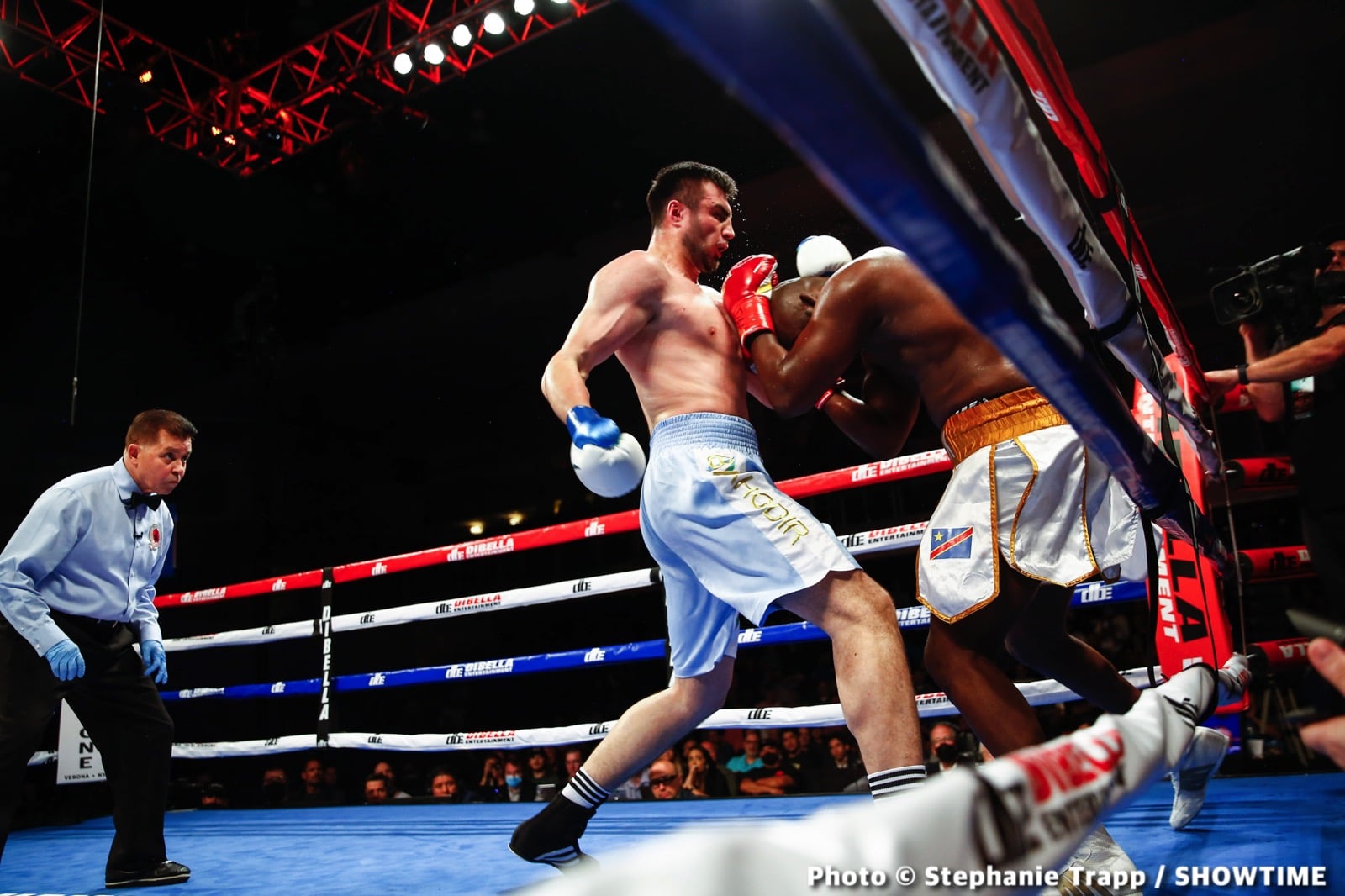 Bakhodir Jalolov KOs Mulowayi on Showtime - Boxing Results