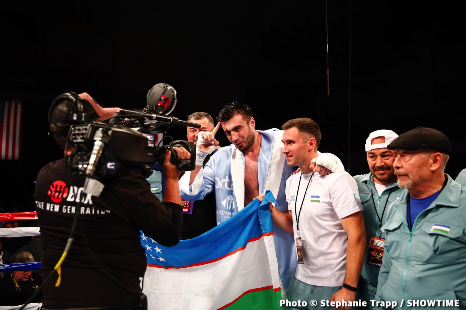 Bakhodir Jalolov KOs Mulowayi on Showtime - Boxing Results