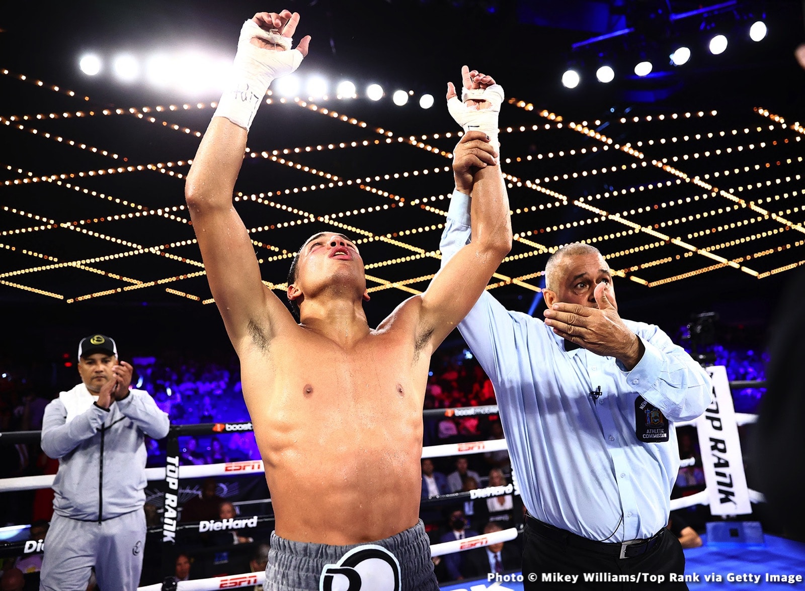 Photos: Edgar Berlanga Decisions Alexis Angulo