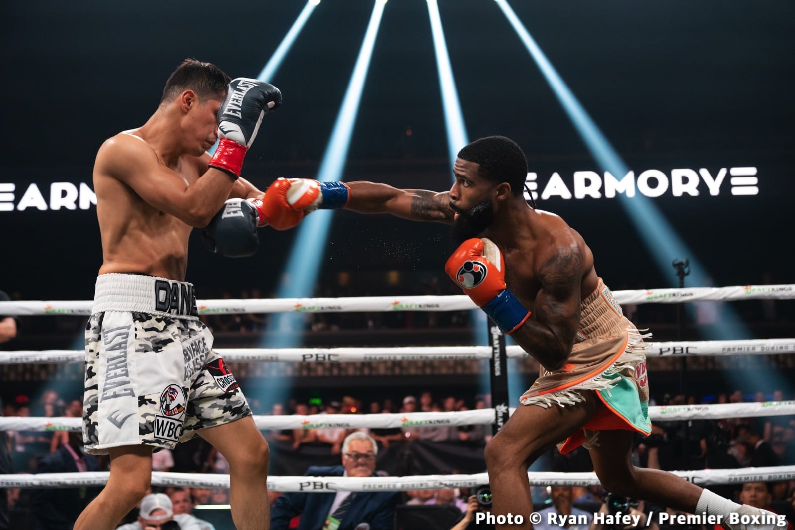 Photos: Stephen Fulton defeats Roman, Morrell stops Henderson
