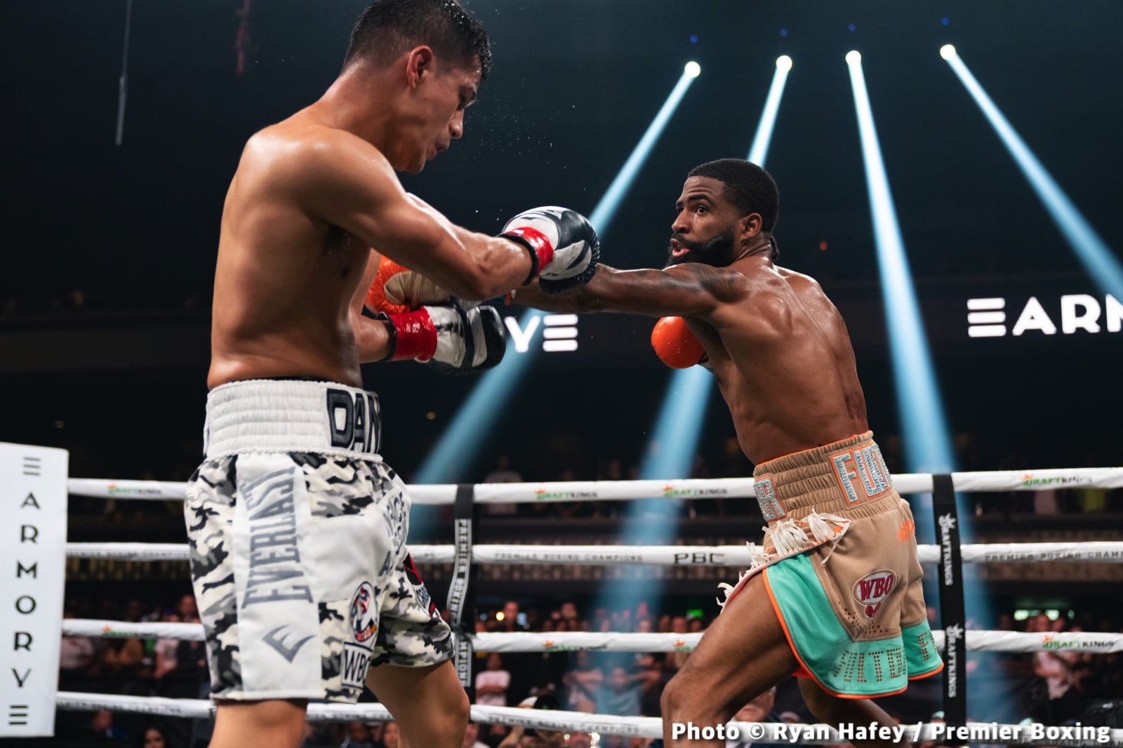 Photos: Stephen Fulton defeats Roman, Morrell stops Henderson