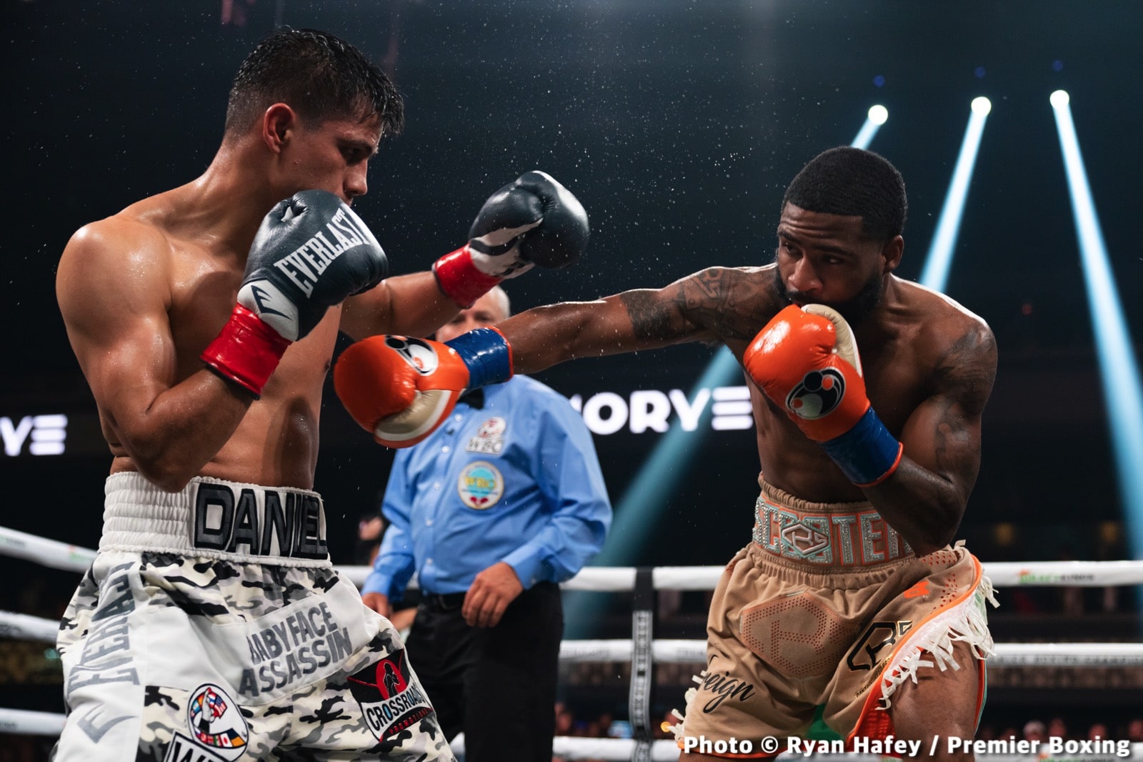 Photos: Stephen Fulton defeats Roman, Morrell stops Henderson