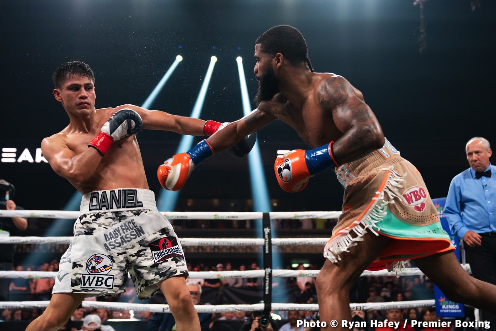 Photos: Stephen Fulton defeats Roman, Morrell stops Henderson
