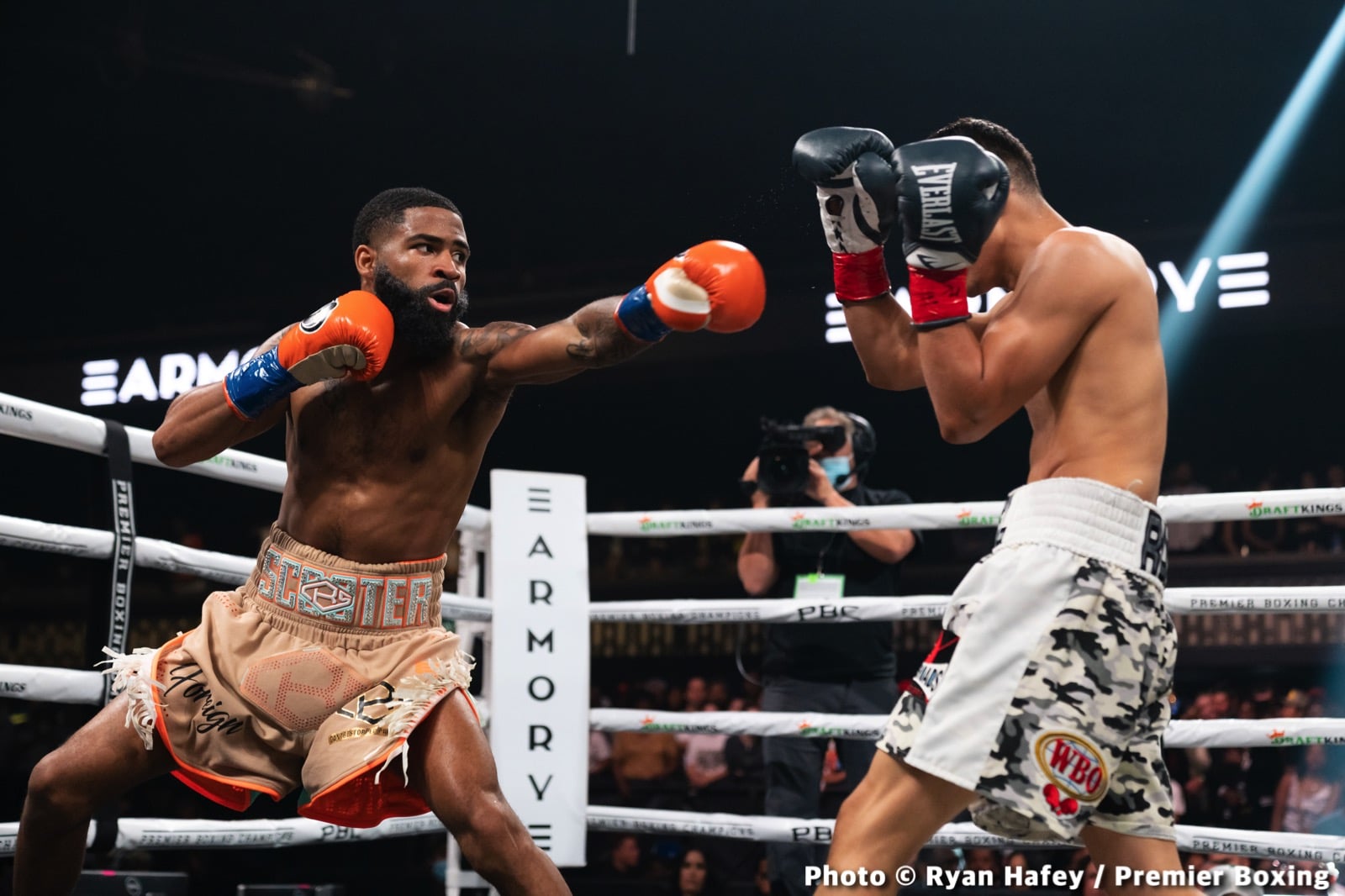 Photos: Stephen Fulton defeats Roman, Morrell stops Henderson