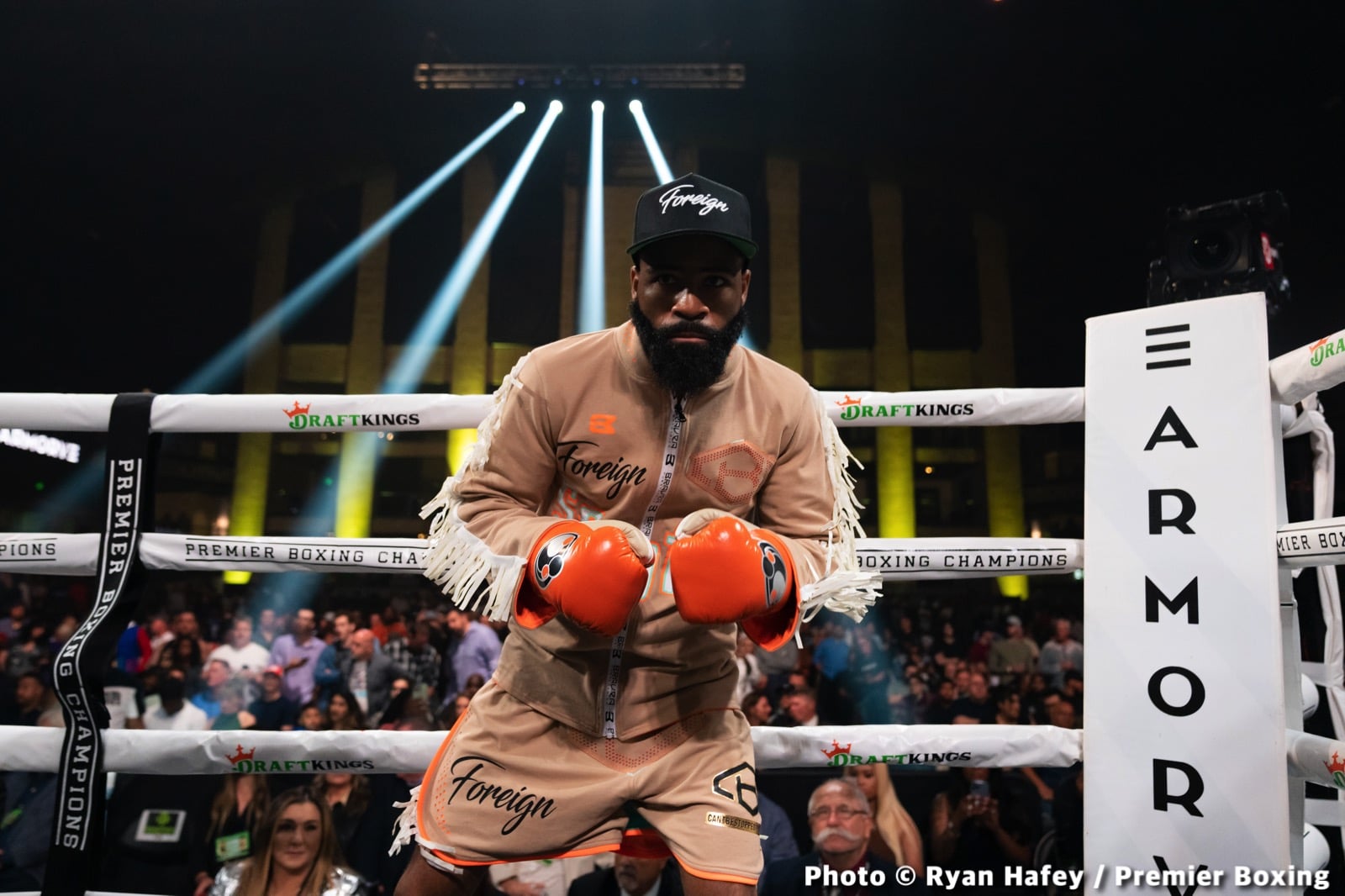 Photos: Stephen Fulton defeats Roman, Morrell stops Henderson