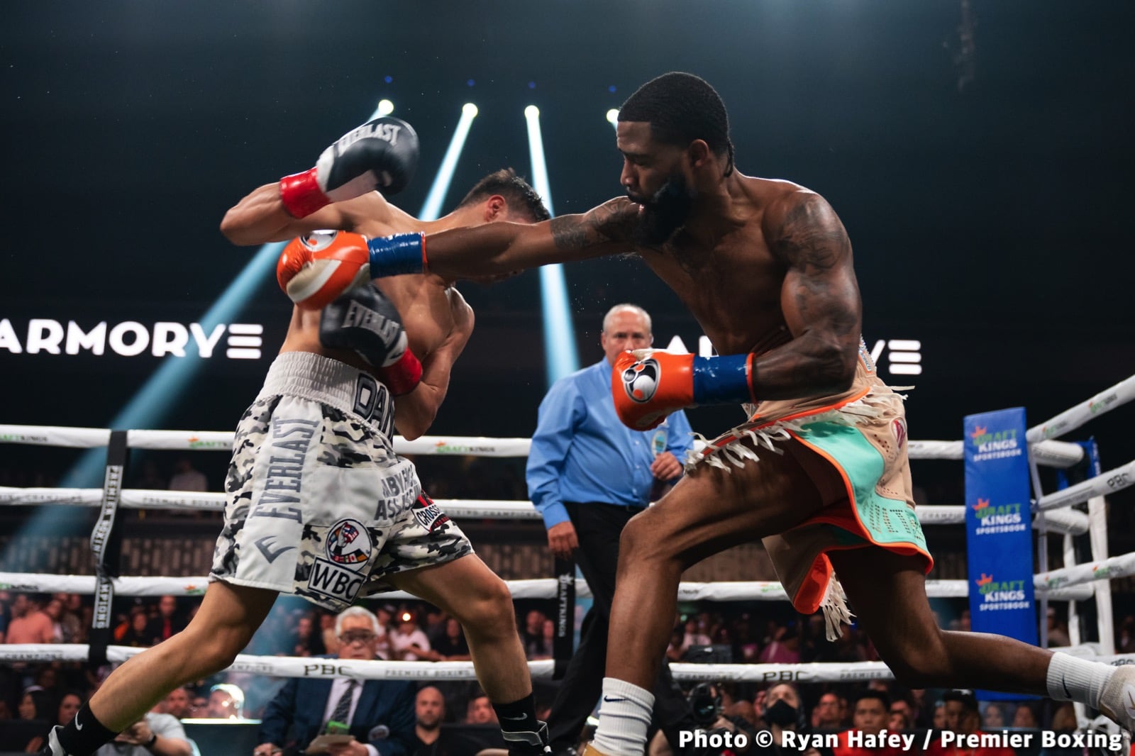 Photos: Stephen Fulton defeats Roman, Morrell stops Henderson
