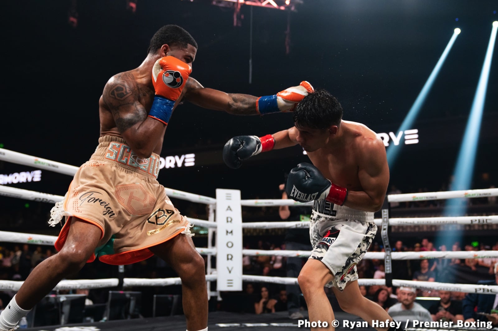 Photos: Stephen Fulton defeats Roman, Morrell stops Henderson