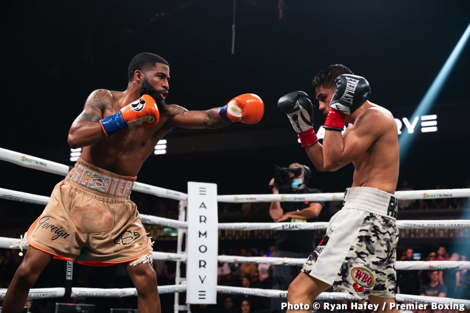 Photos: Stephen Fulton defeats Roman, Morrell stops Henderson