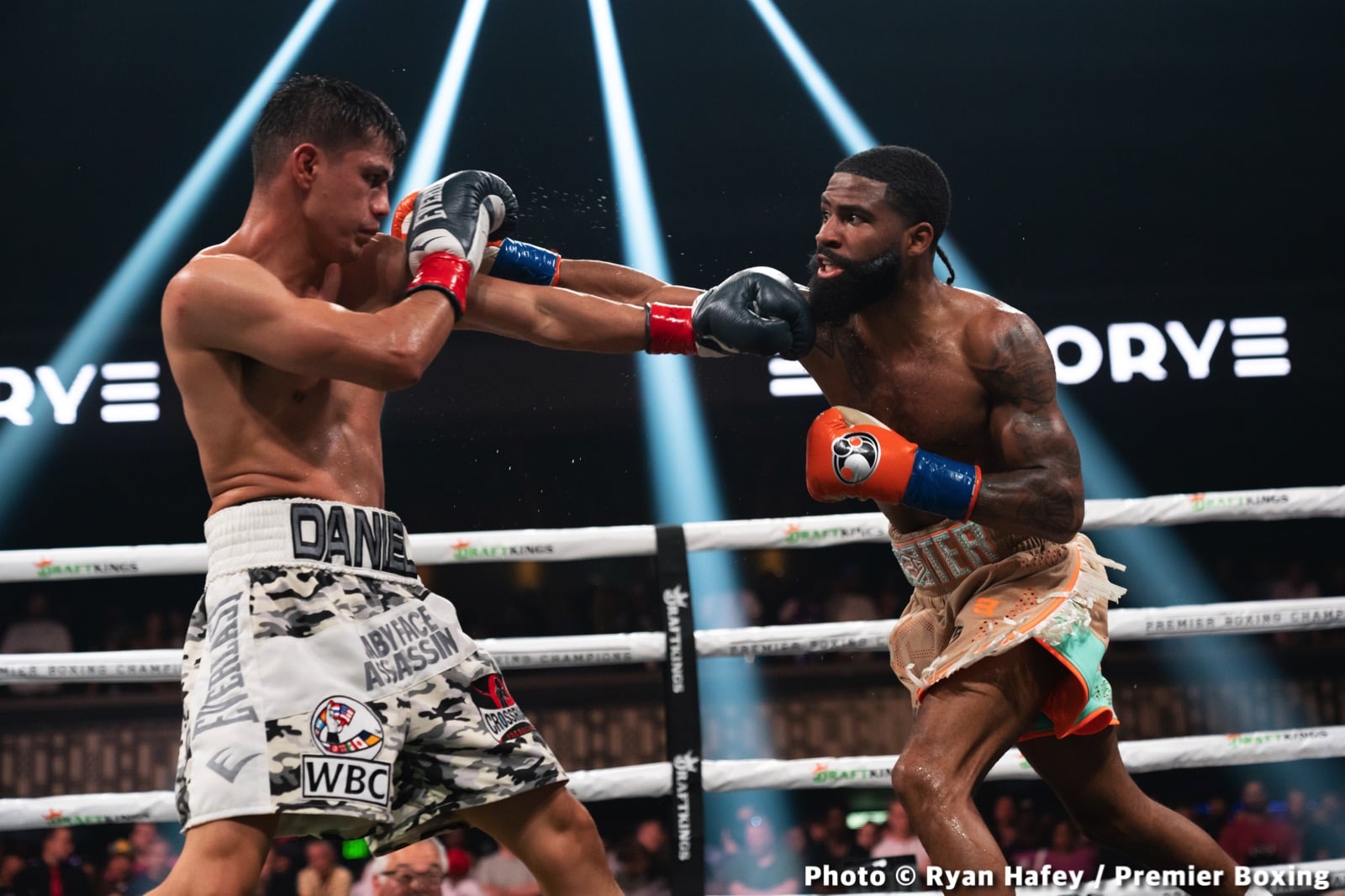 Photos: Stephen Fulton defeats Roman, Morrell stops Henderson