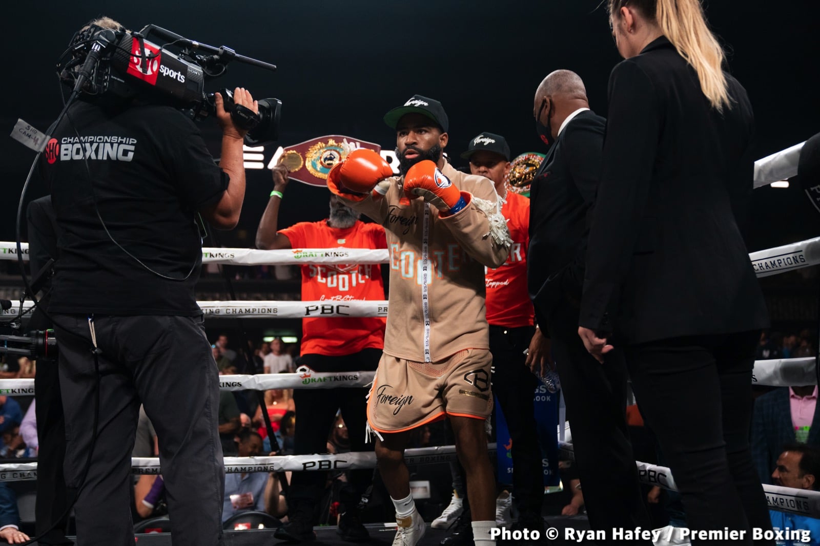 Photos: Stephen Fulton defeats Roman, Morrell stops Henderson