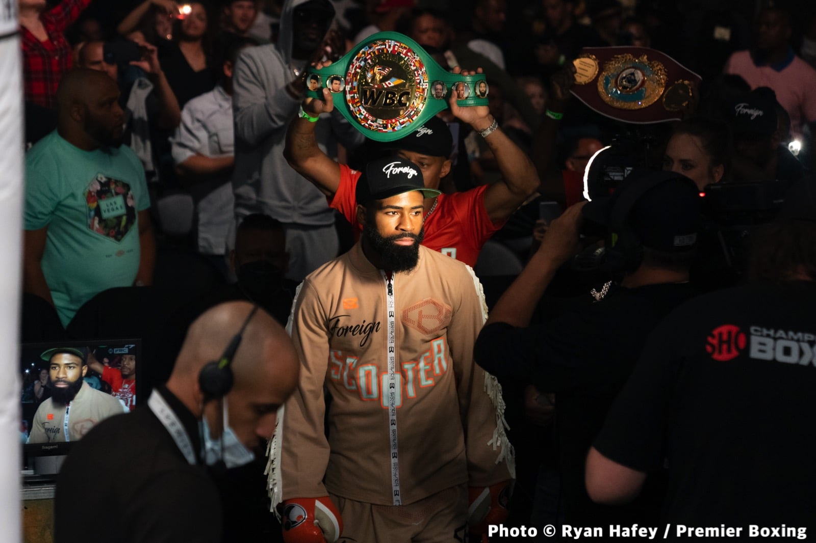 Photos: Stephen Fulton defeats Roman, Morrell stops Henderson