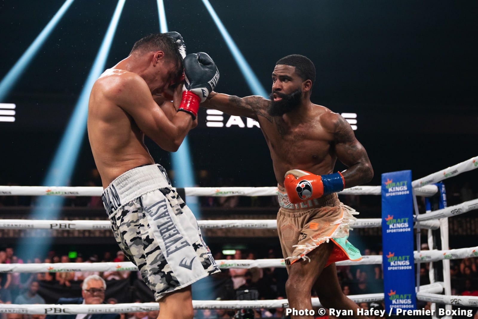 Photos: Stephen Fulton defeats Roman, Morrell stops Henderson
