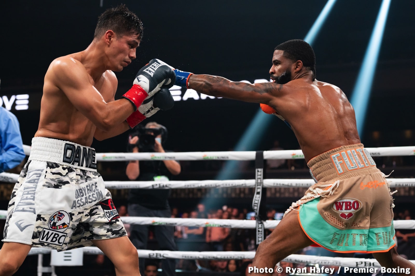 Photos: Stephen Fulton defeats Roman, Morrell stops Henderson