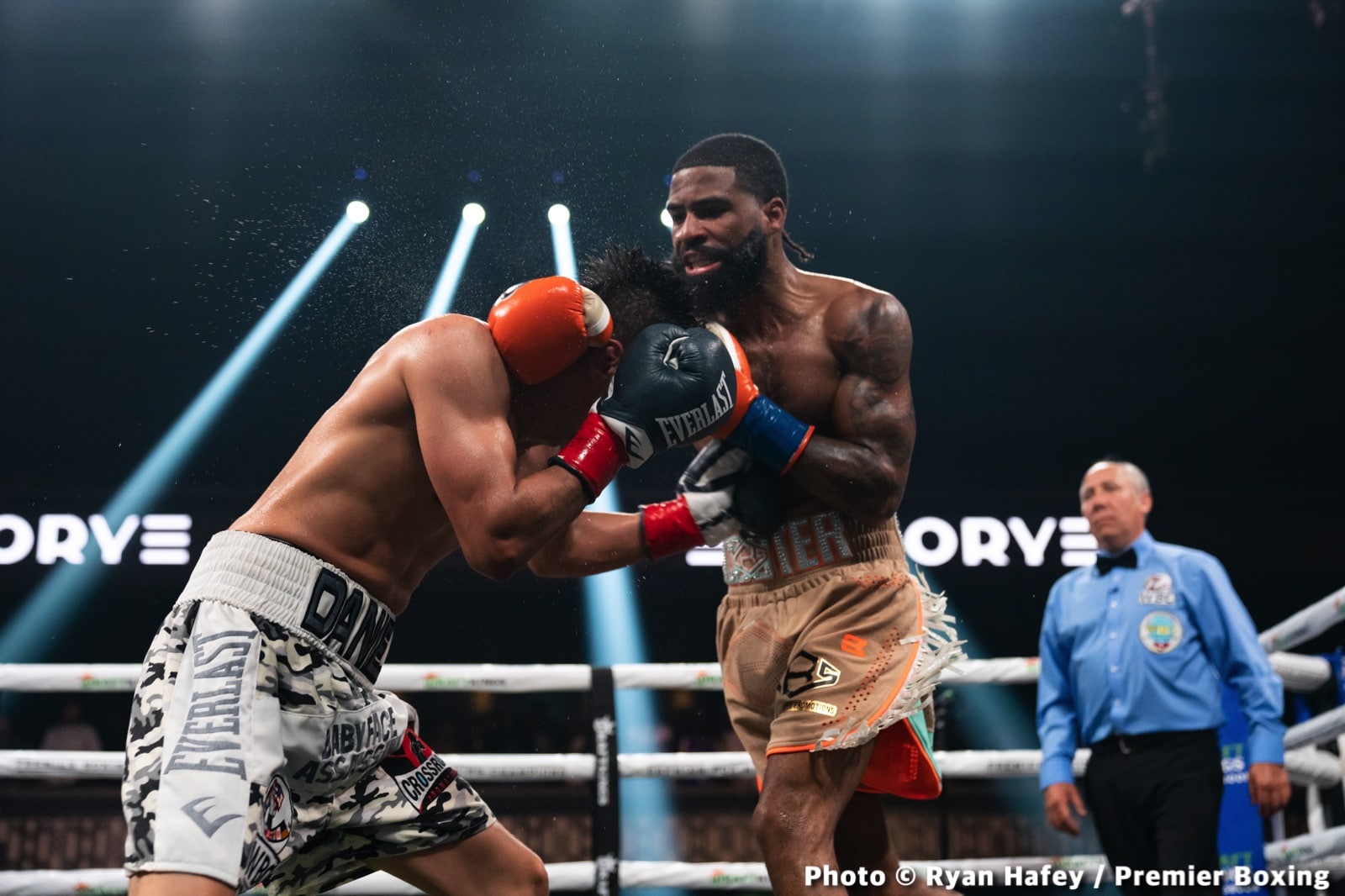 Photos: Stephen Fulton defeats Roman, Morrell stops Henderson