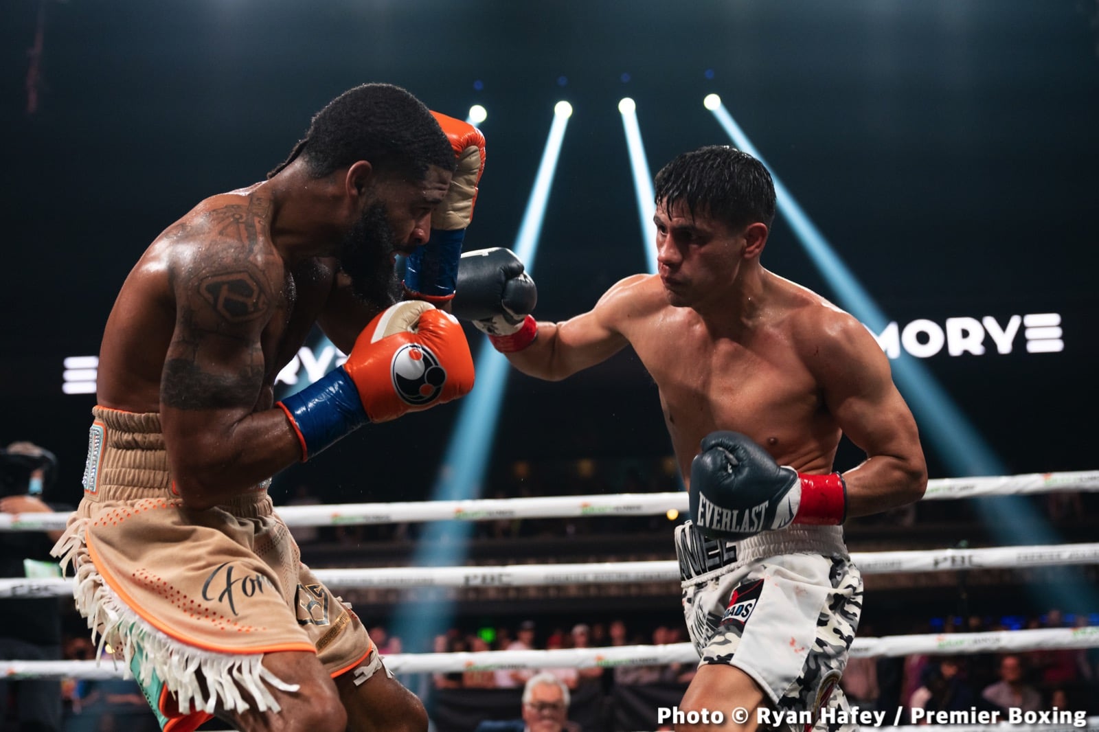Photos: Stephen Fulton defeats Roman, Morrell stops Henderson