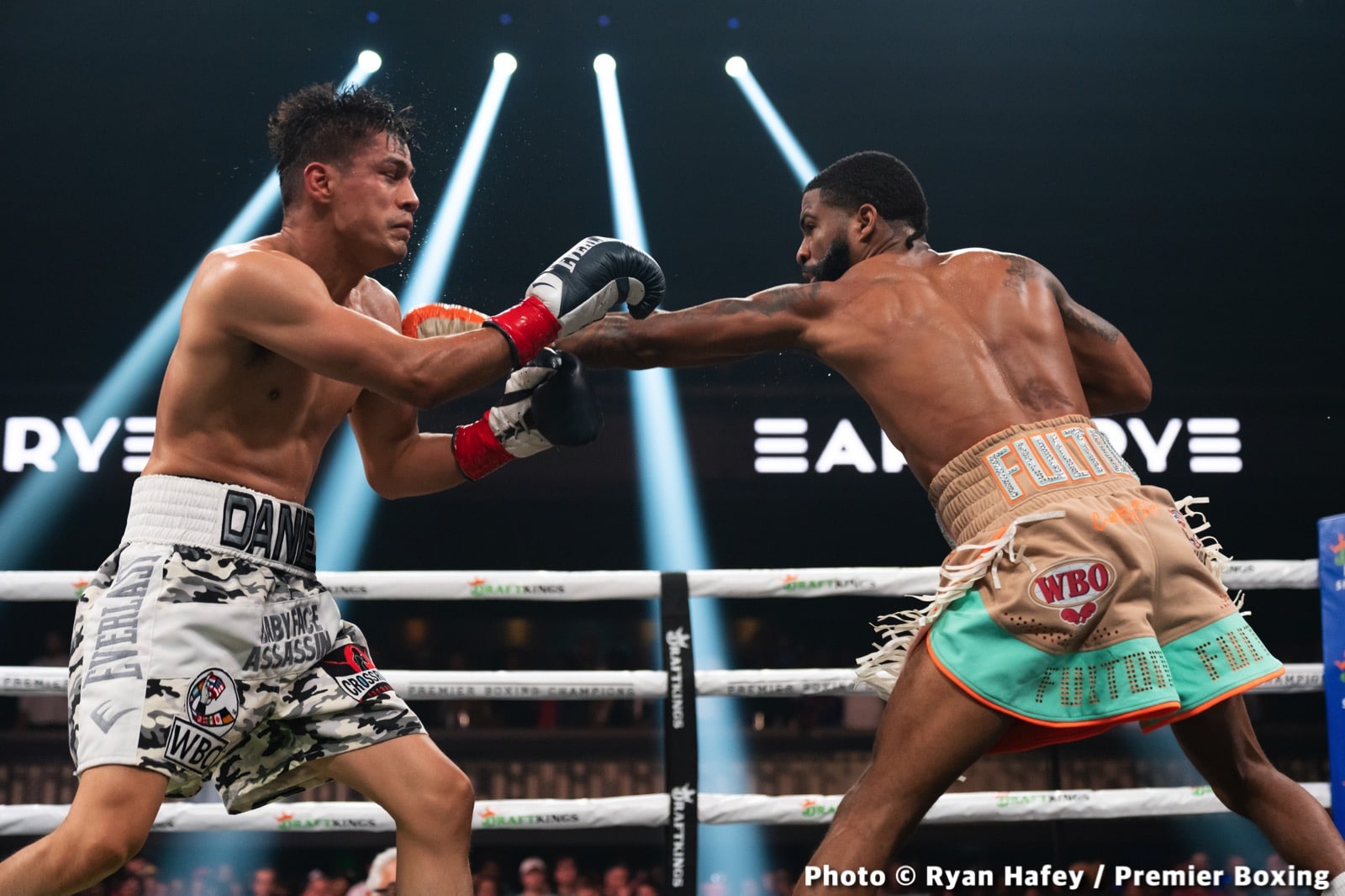 Photos: Stephen Fulton defeats Roman, Morrell stops Henderson