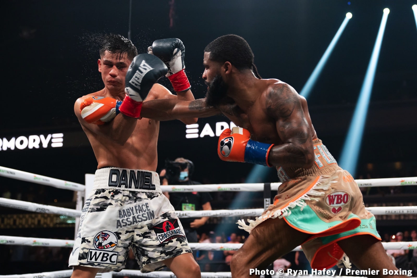 Photos: Stephen Fulton defeats Roman, Morrell stops Henderson